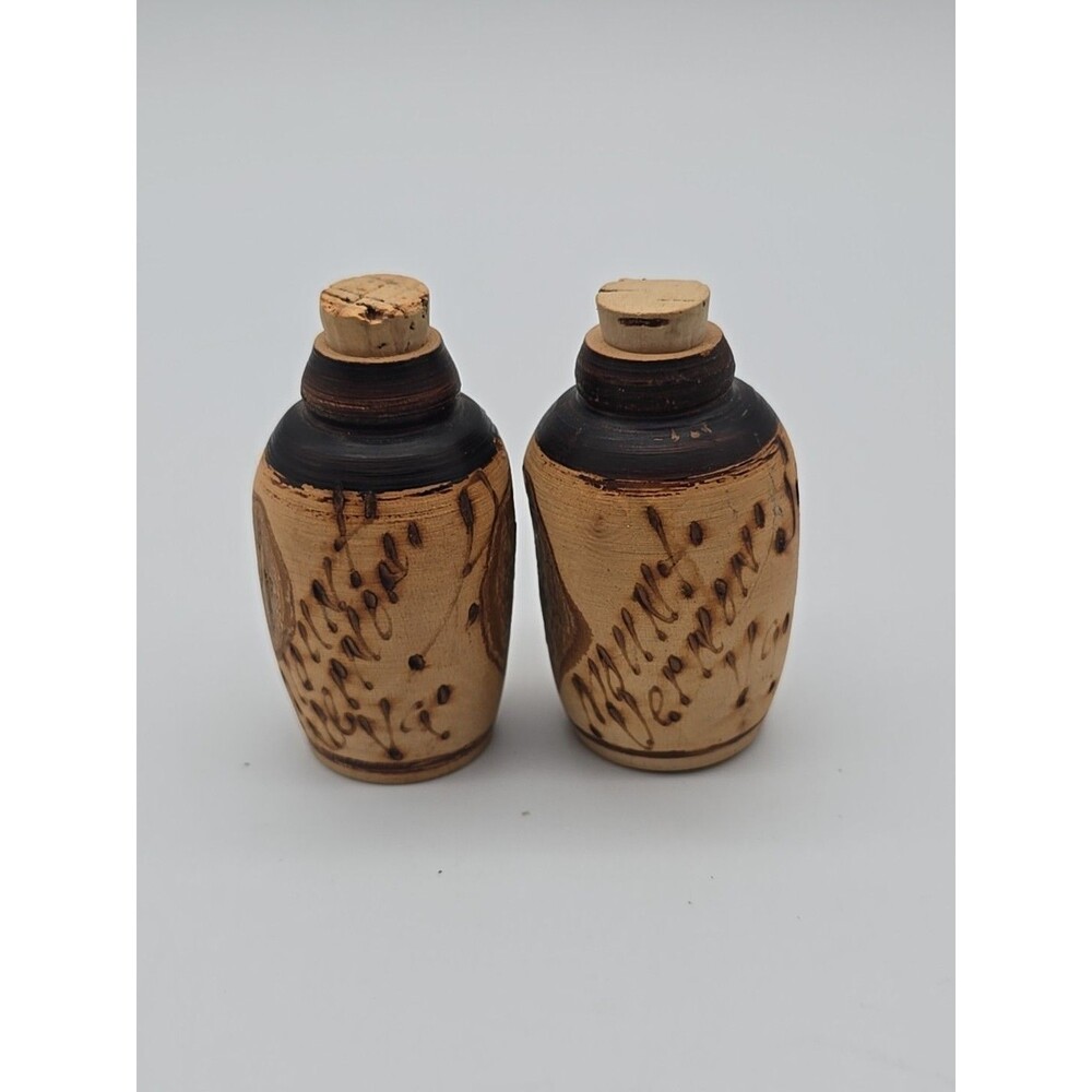 Wooden Souvenir Salt & Pepper Vintage Shakers Jug Shakers Mt Vernon Va